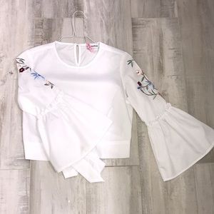 Roommates| Top Bell Sleeve Embroidered Floral